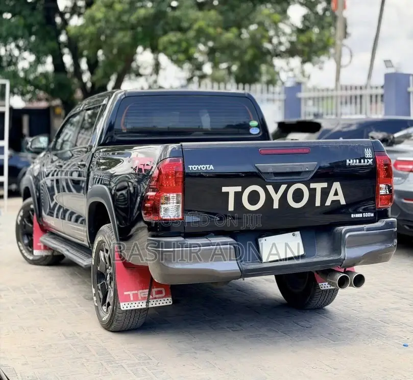 Toyota Hilux 2019 Black