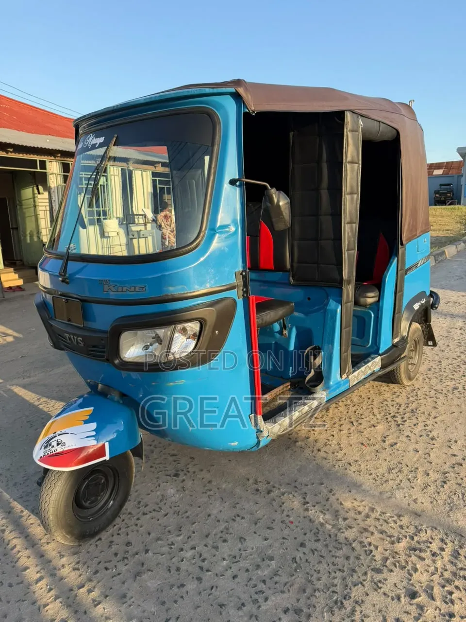 Bajaj Avenger 200 2024 Blue