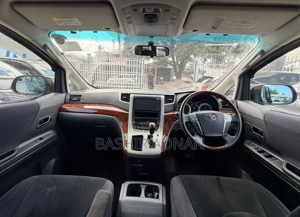 Toyota Vellfire Z Platinum Selection II 2.4 FWD 7-Seater 2010