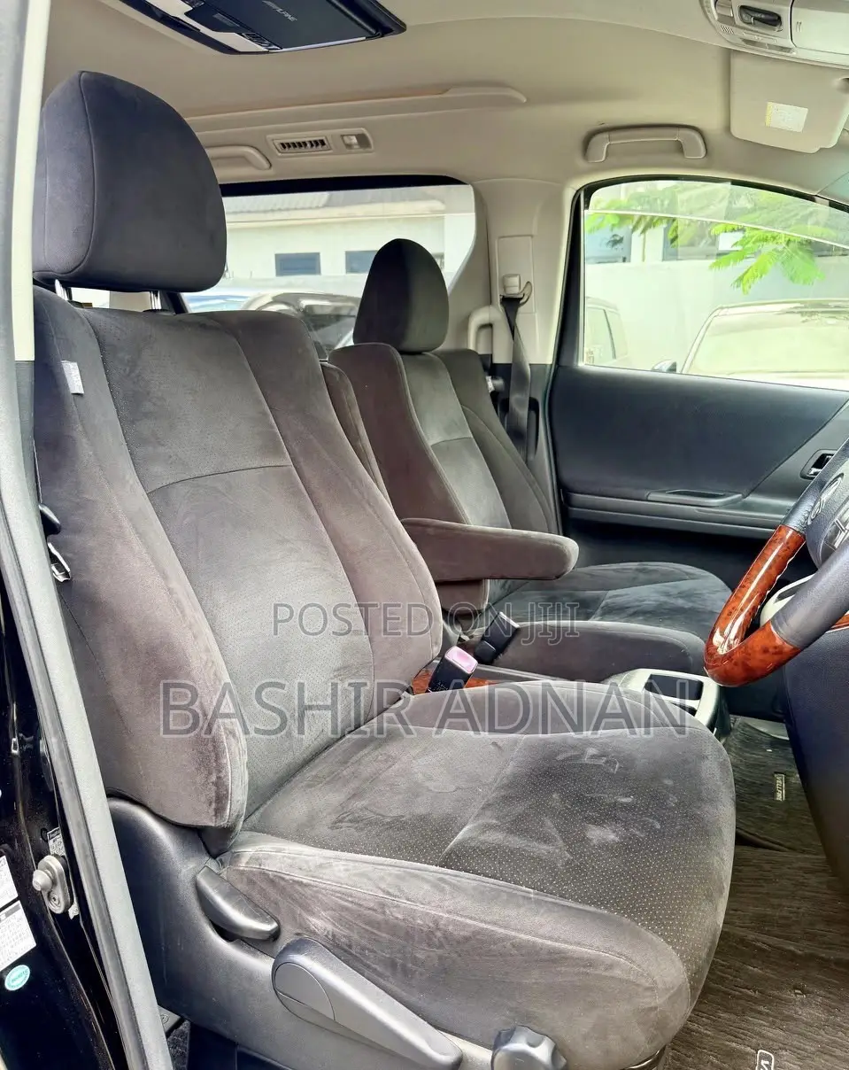 Toyota Vellfire Z Platinum Selection II 2.4 FWD 7-Seater 2010