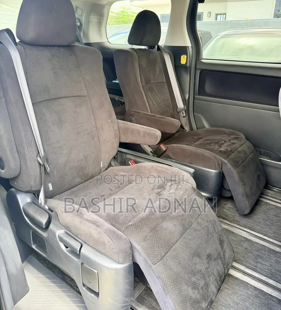 Toyota Vellfire Z Platinum Selection II 2.4 FWD 7-Seater 2010