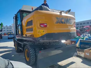 Agiza Brand New 21Tons XCMG Excavator XE210WGA
