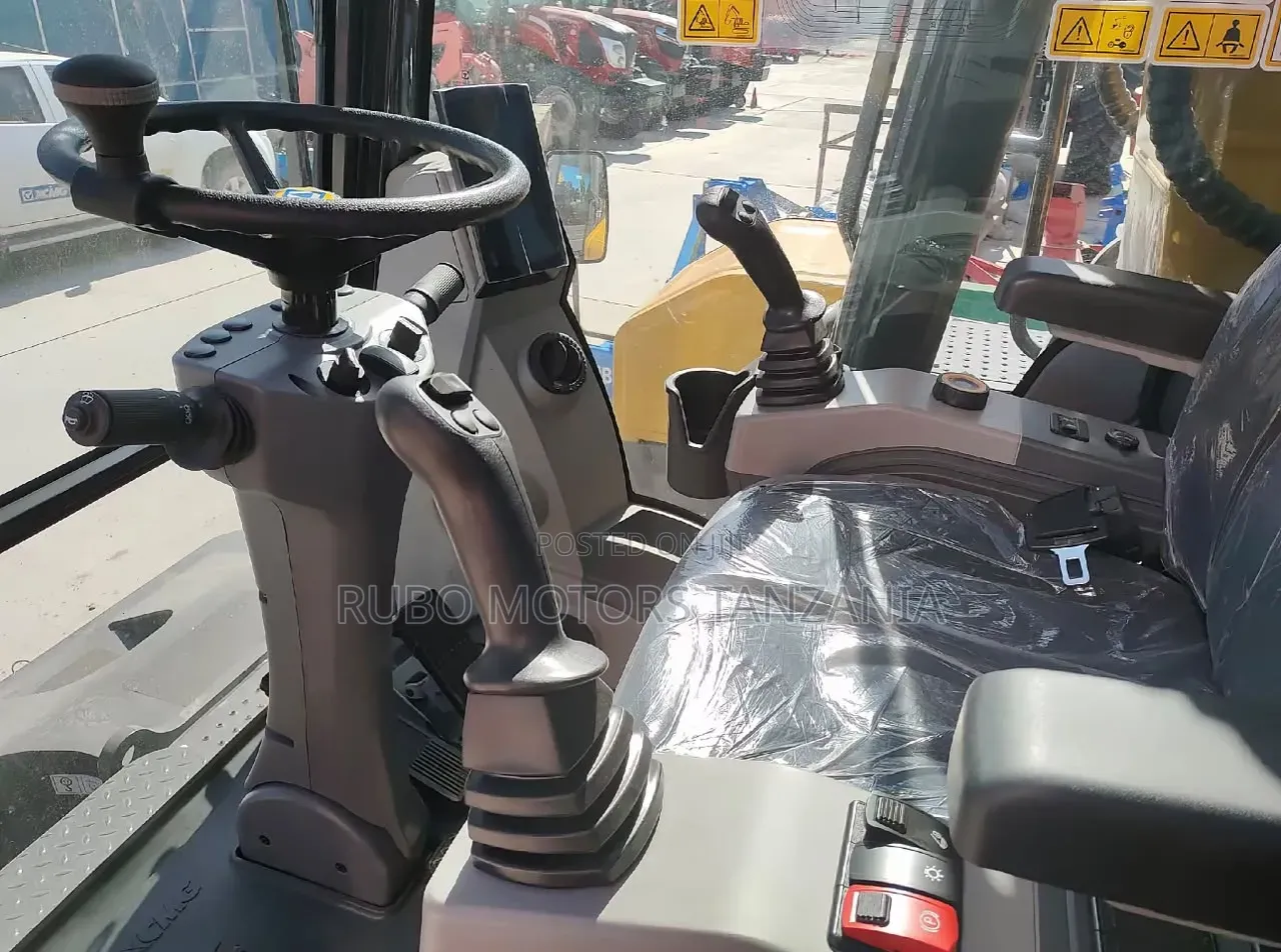 Agiza Brand New 21Tons XCMG Excavator XE210WGA