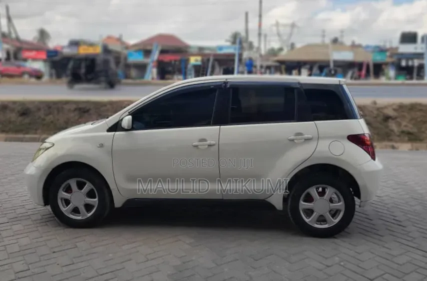 Toyota IST 2004 White