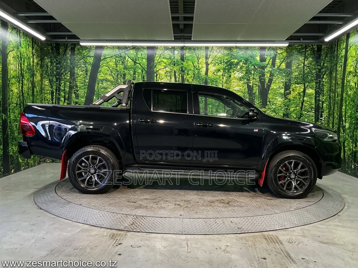 Toyota Hilux 2023 Black