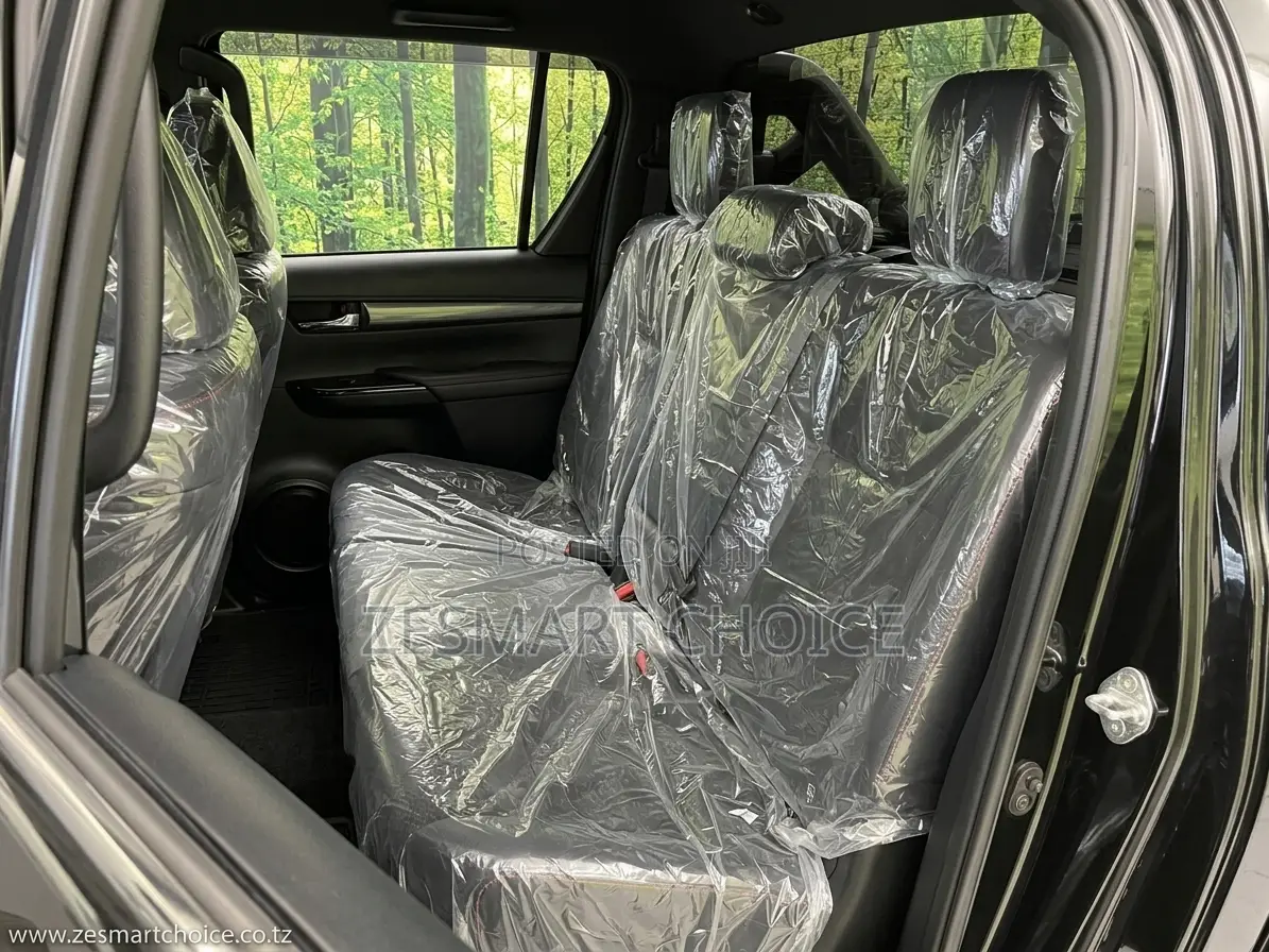 Toyota Hilux 2023 Black