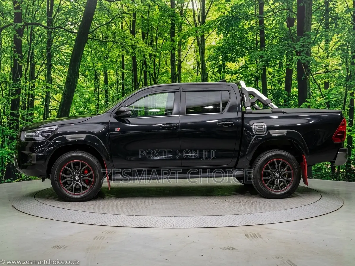Toyota Hilux 2023 Black