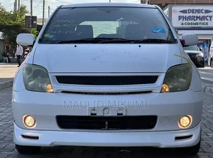 Toyota IST 2004 White