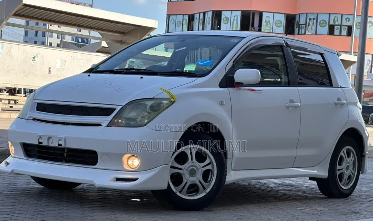 Toyota IST 2004 White