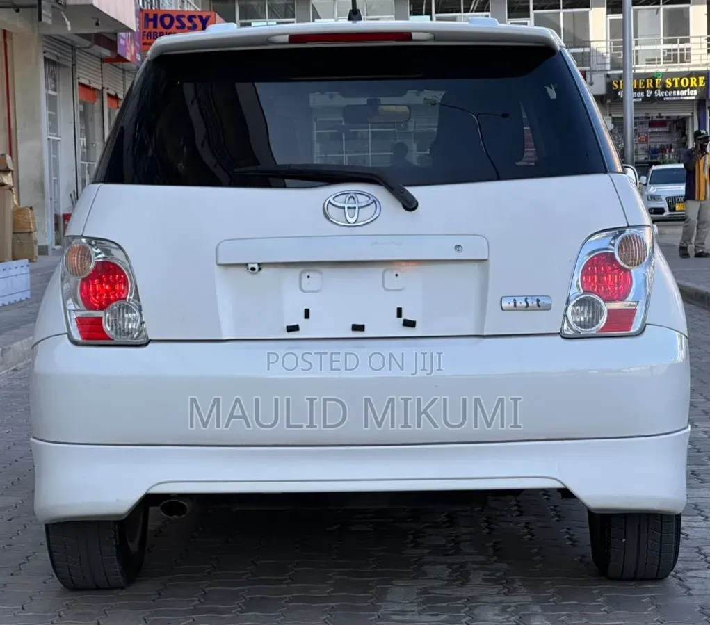 Toyota IST 2004 White
