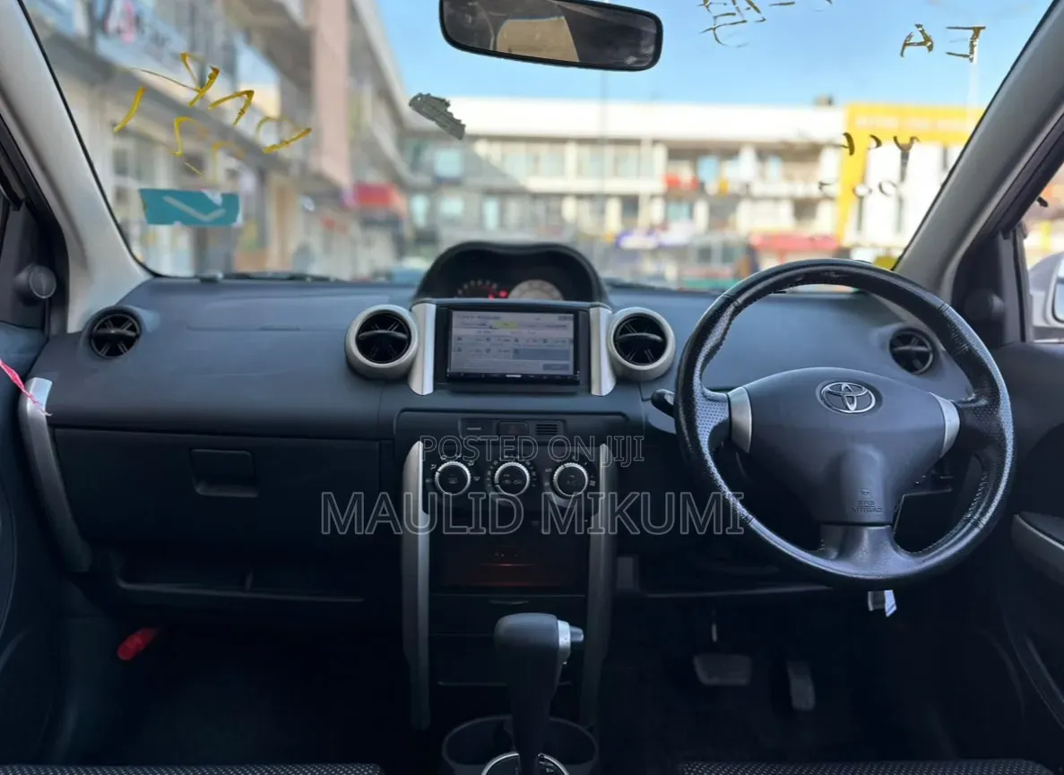 Toyota IST 2004 White