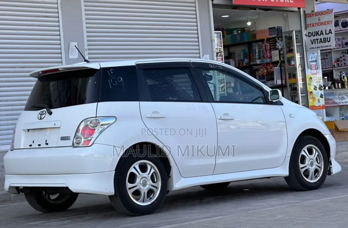 Toyota IST 2004 White