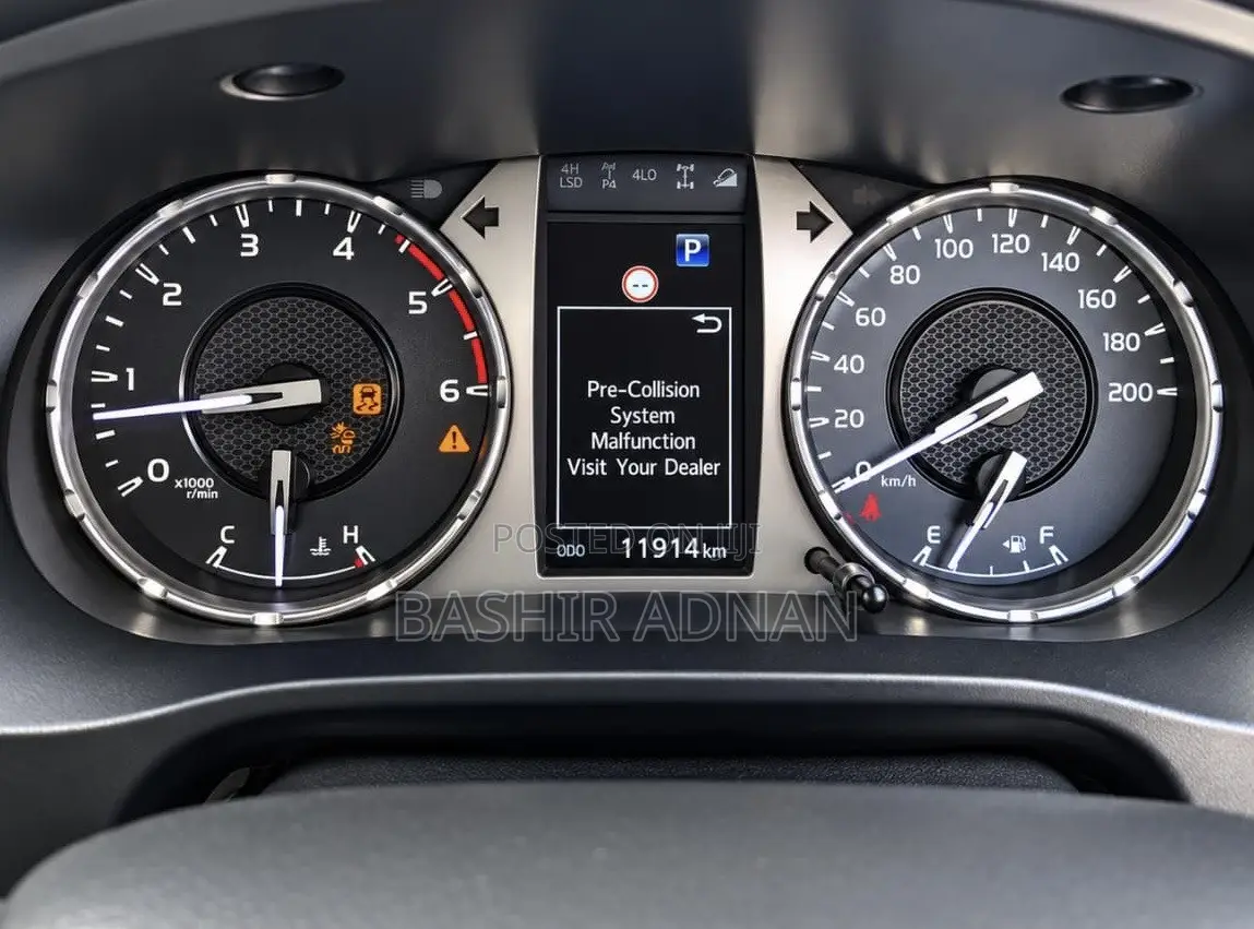 Toyota Hilux 2023 Gray