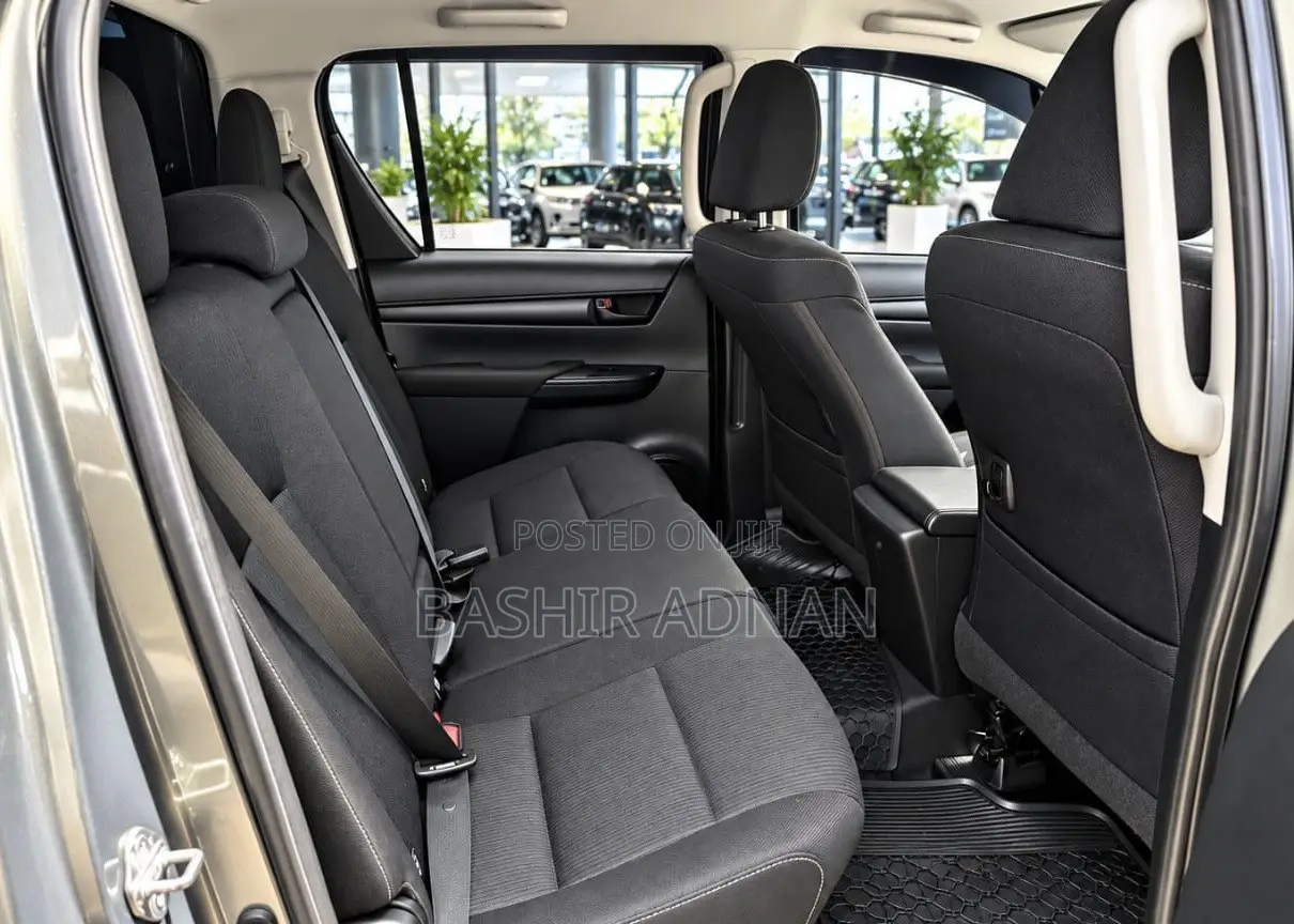 Toyota Hilux 2023 Gray