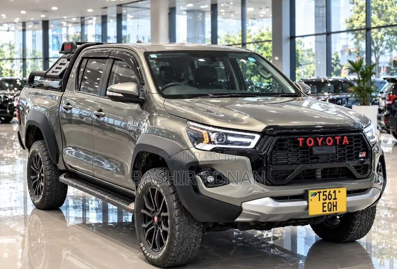 Toyota Hilux 2023 Gray