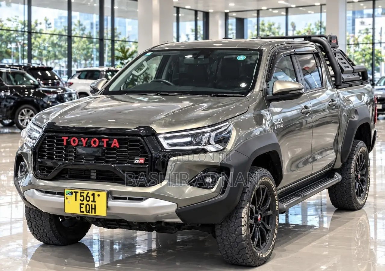 Toyota Hilux 2023 Gray