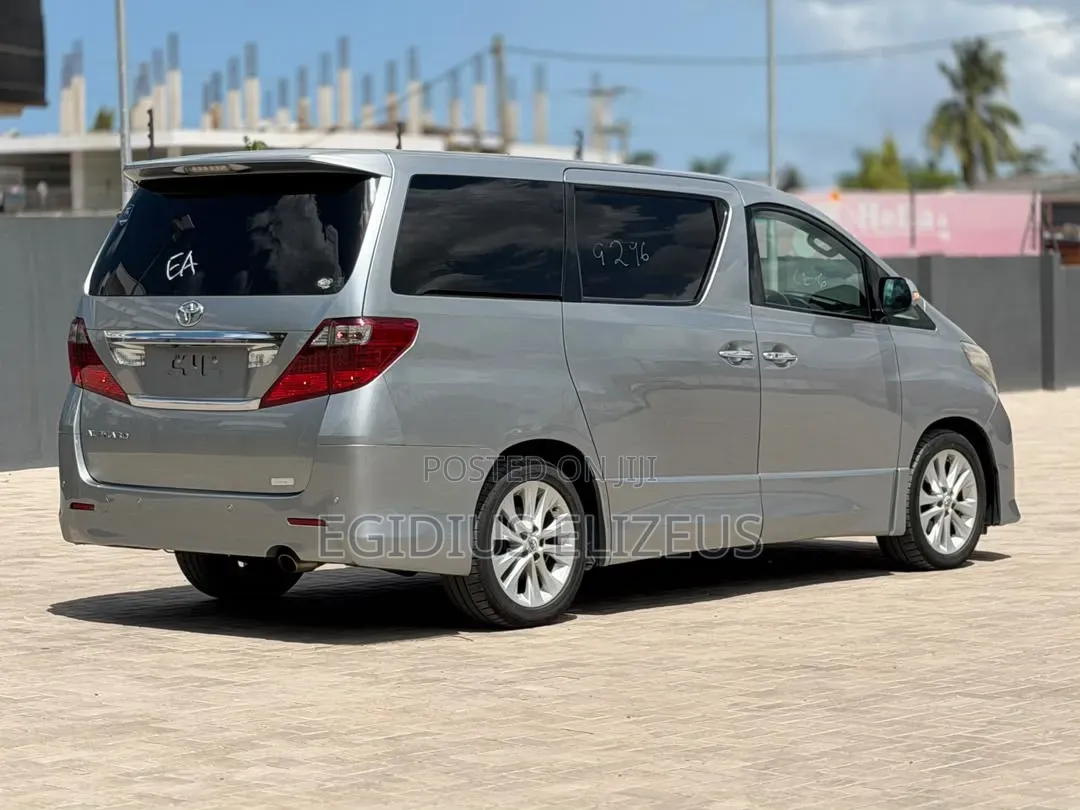 Toyota Alphard 2010 Silver
