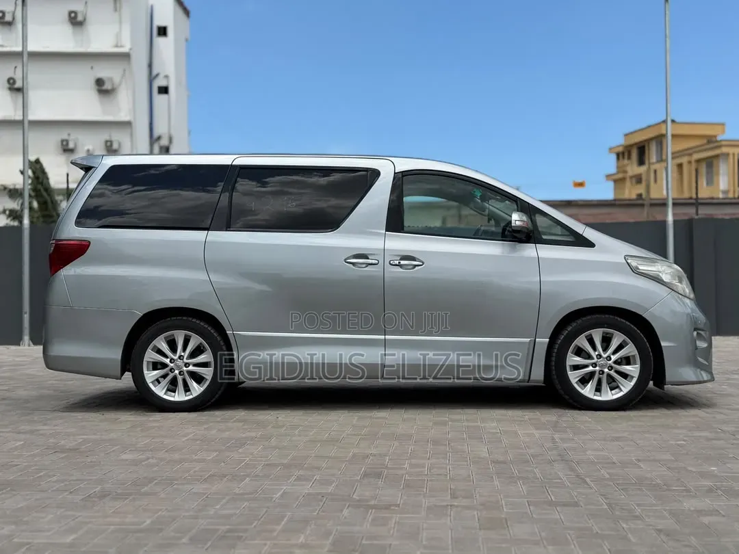 Toyota Alphard 2010 Silver