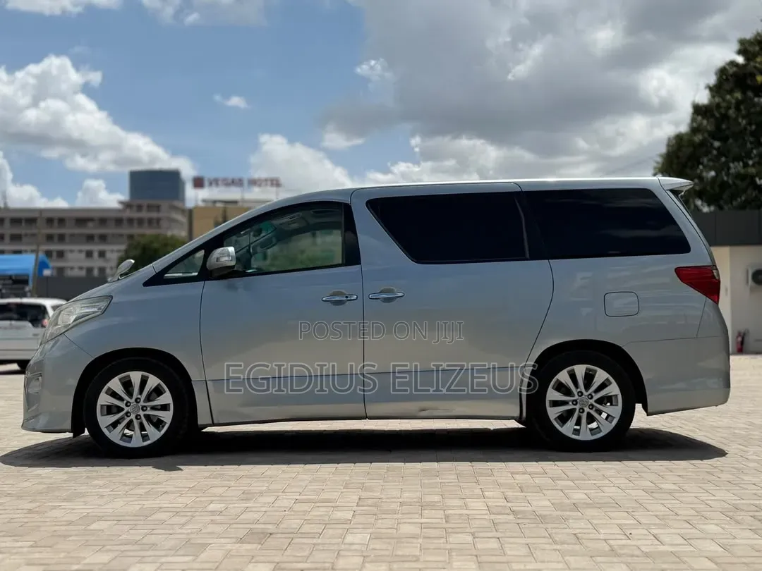 Toyota Alphard 2010 Silver