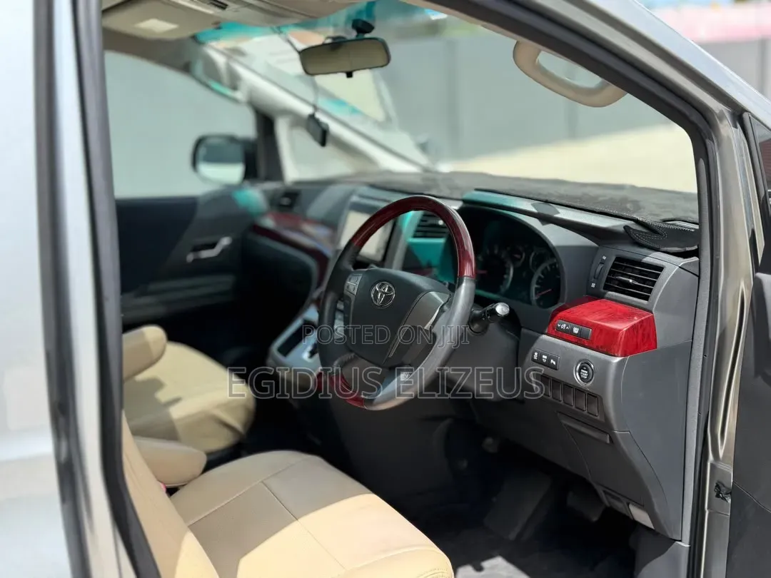 Toyota Alphard 2010 Silver