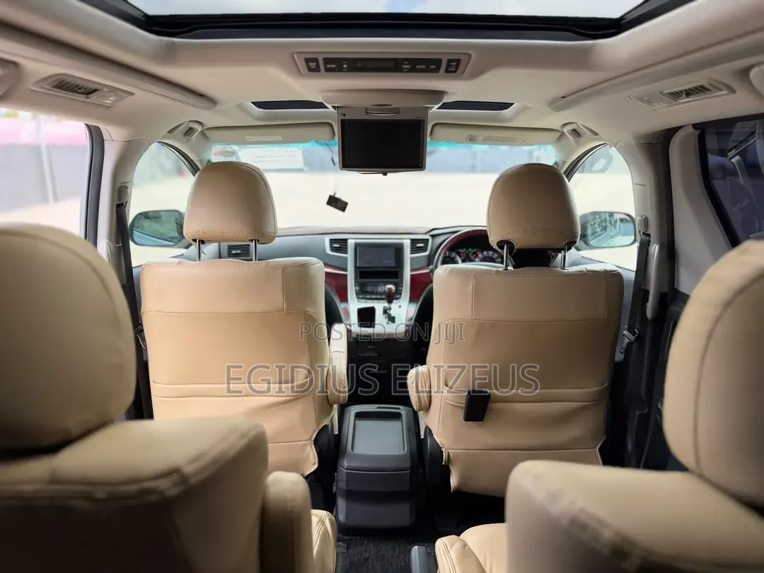 Toyota Alphard 2010 Silver