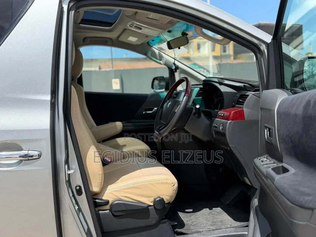 Toyota Alphard 2010 Silver