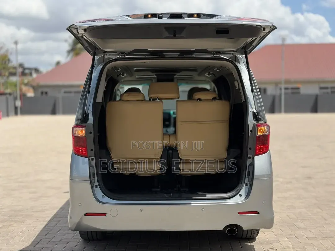 Toyota Alphard 2010 Silver