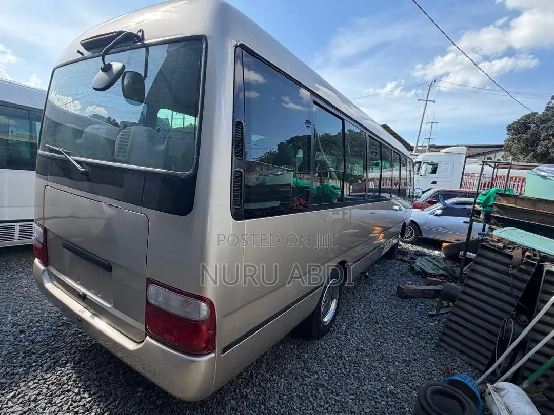 Toyota Coaster 2005 Gold