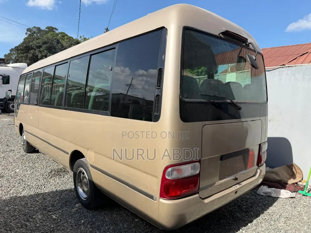 Toyota Coaster 2005 Gold
