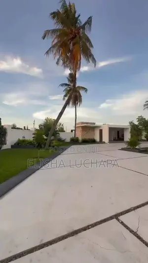 Furnished 6bdrm Mansion in Bahari Beach, Kinondoni for sale