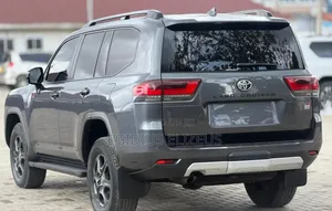 Toyota Land Cruiser 2024 Gray