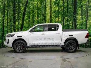 Toyota Hilux 2024 White