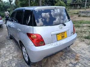 Toyota IST 2004 Silver