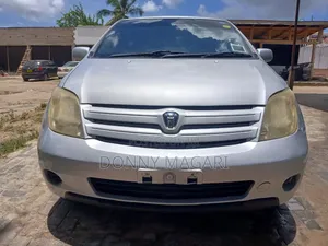 Toyota IST 2004 Silver