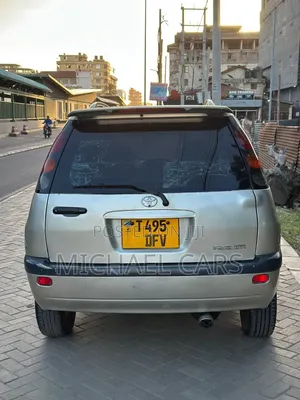 Toyota Raum 2000 Silver