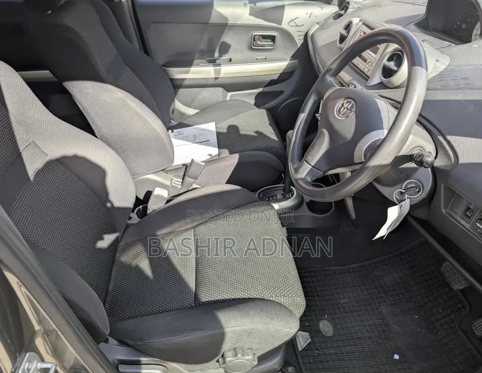 Toyota IST 2005 Gray
