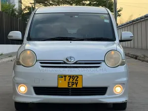 Toyota Sienta 2006 White