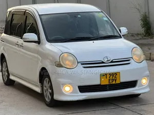 Toyota Sienta 2006 White