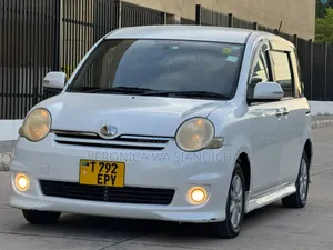 Toyota Sienta 2006 White