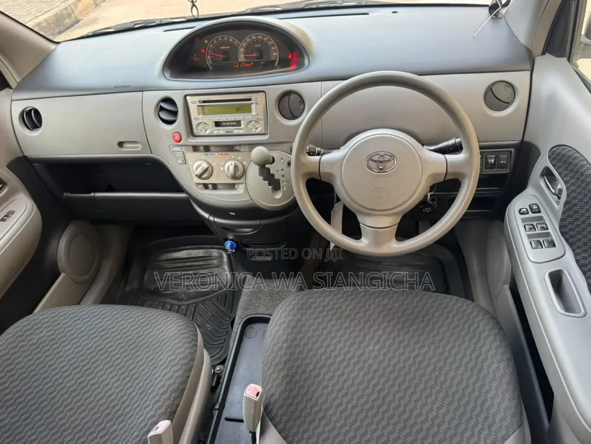 Toyota Sienta 2006 White