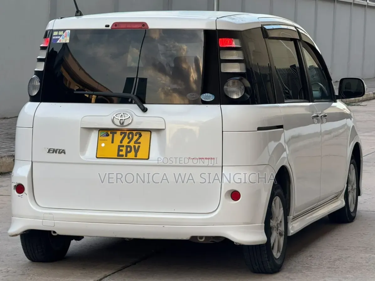 Toyota Sienta 2006 White