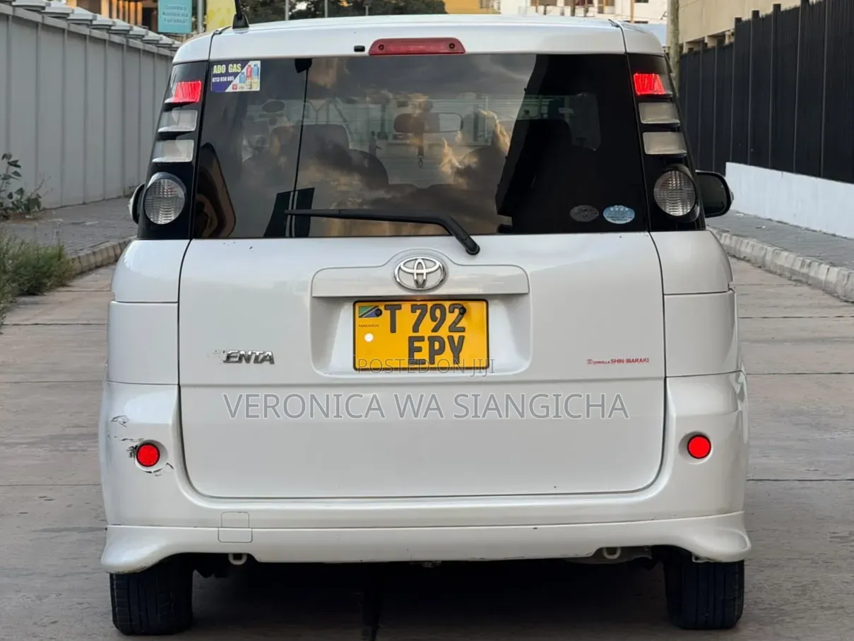 Toyota Sienta 2006 White