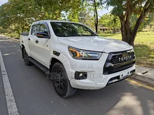Toyota Hilux 2021 White