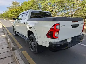 Toyota Hilux 2021 White