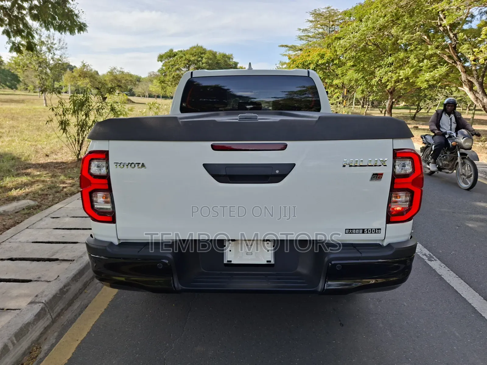 Toyota Hilux 2021 White