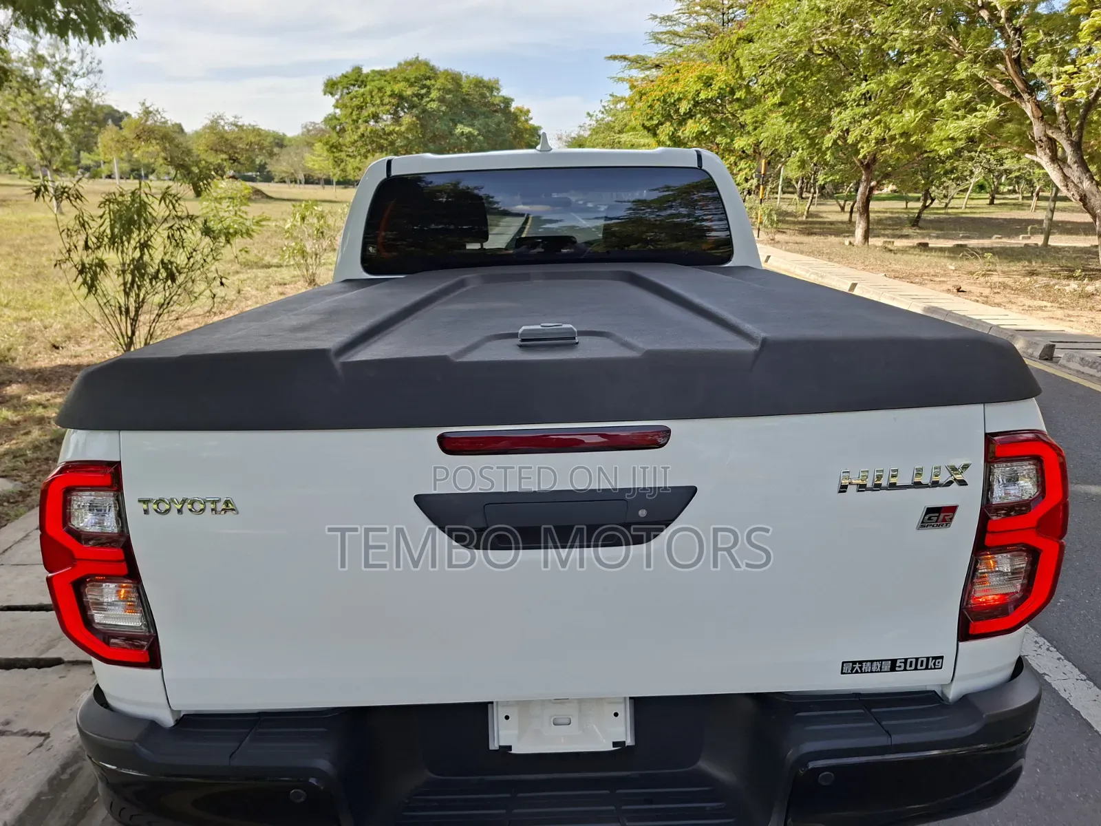 Toyota Hilux 2021 White