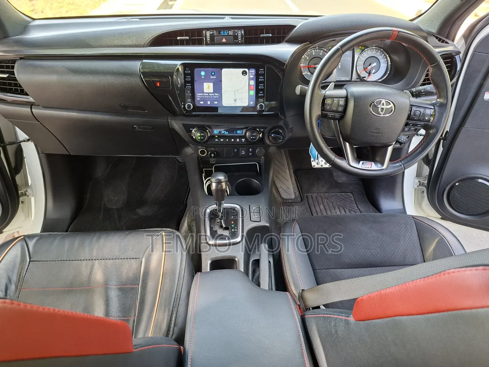 Toyota Hilux 2021 White