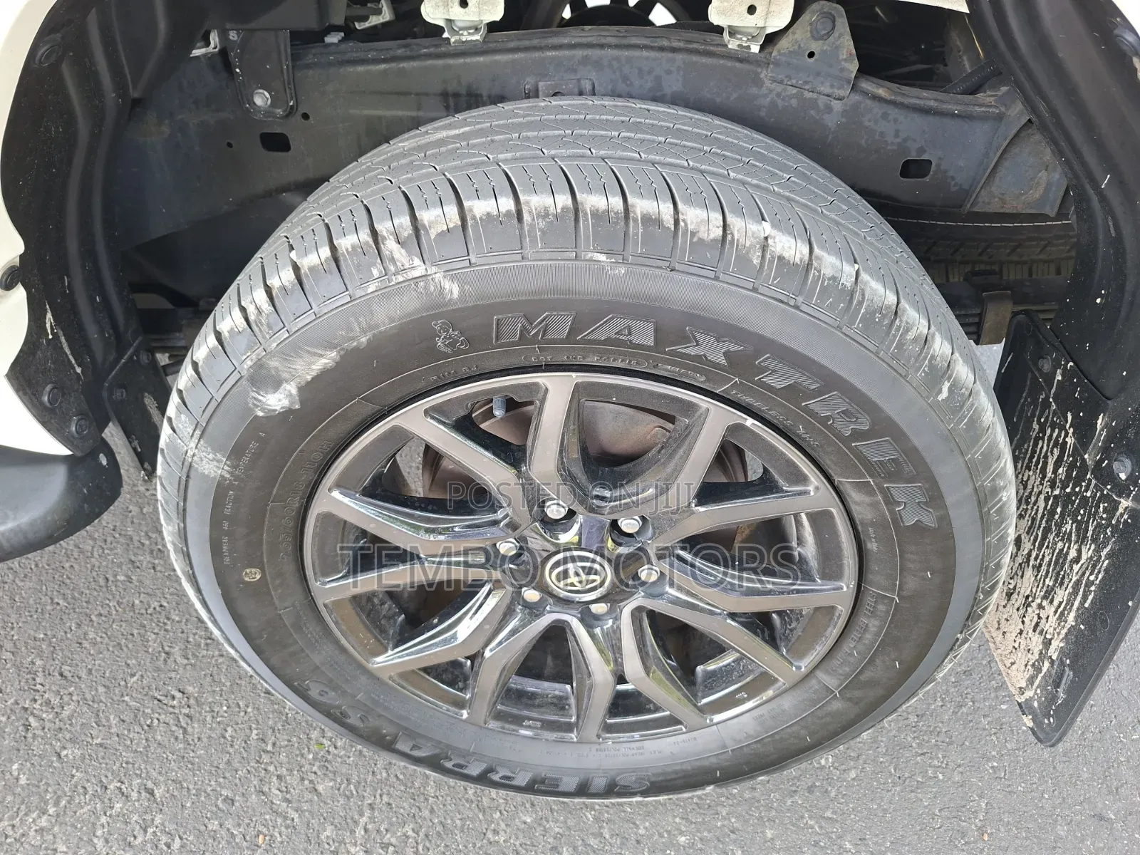 Toyota Hilux 2021 White