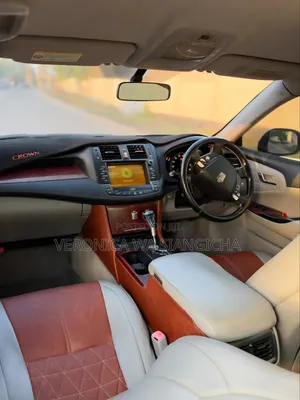 Toyota Crown 2010