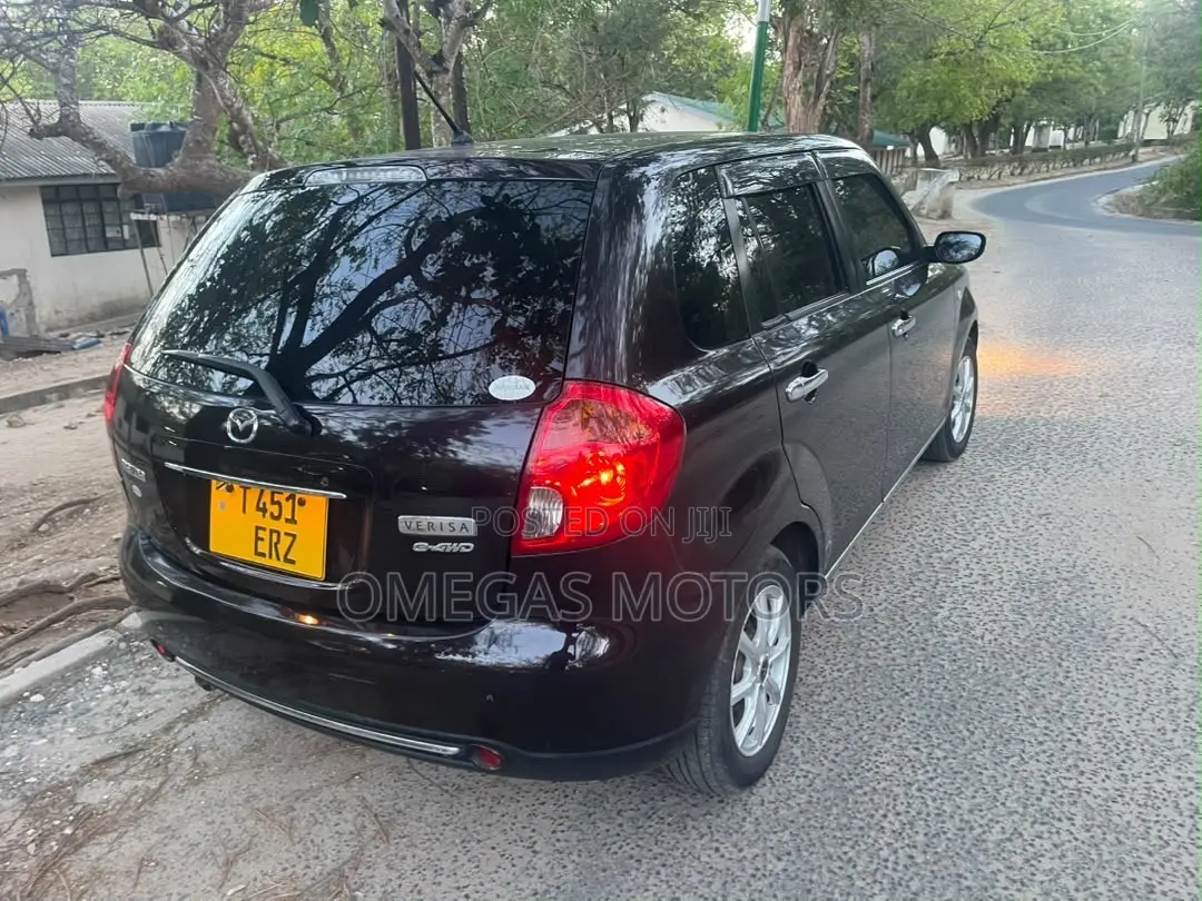 Mazda Verisa 2005 Maroon